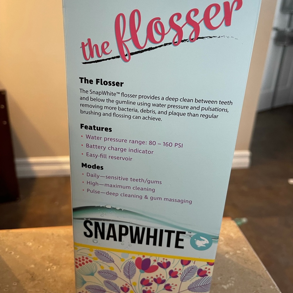Snapwhite The Flosser